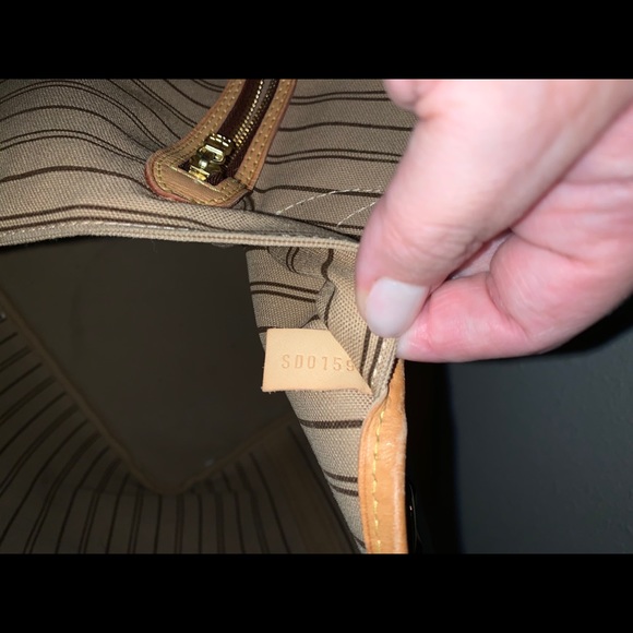 Authentic Louis Vuitton Neverfull GM - Picture 11 of 16